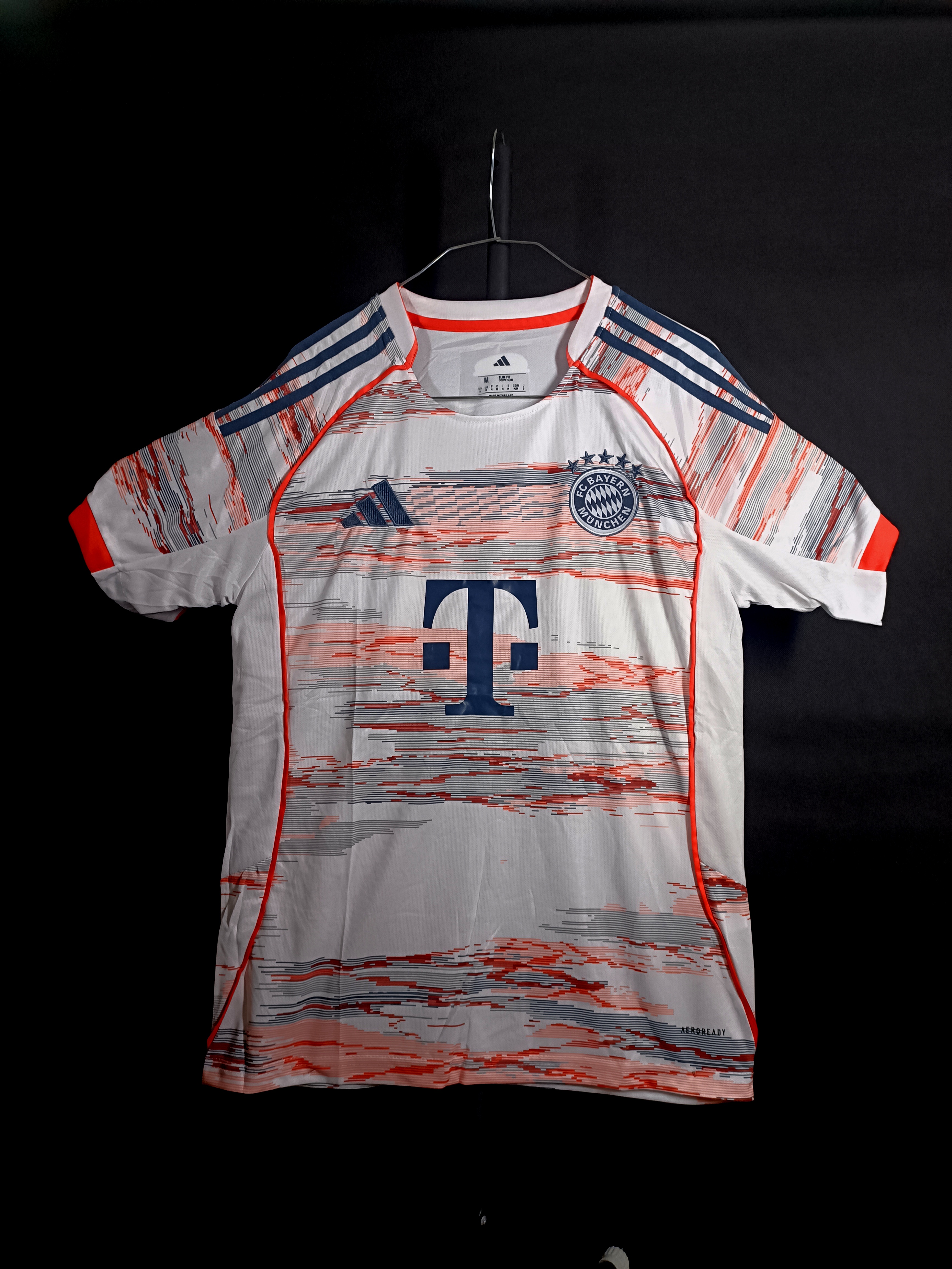 کیت دوم بایرن مونیخ 2025/26 همراه با شورت _ ارسال رایگان