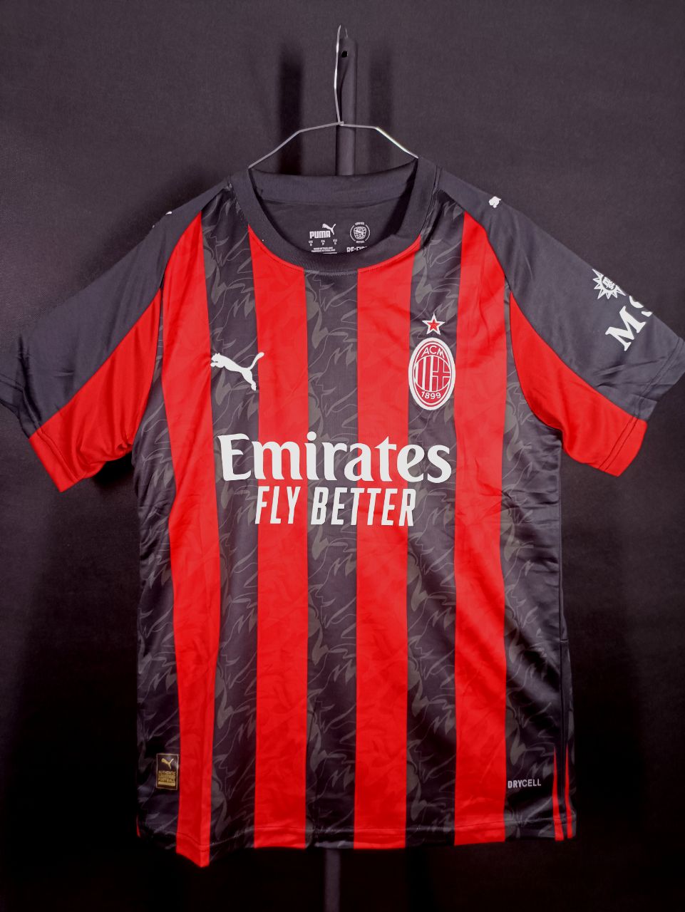 کیت اول میلان 2025 همراه با شورت _ ارسال رایگان