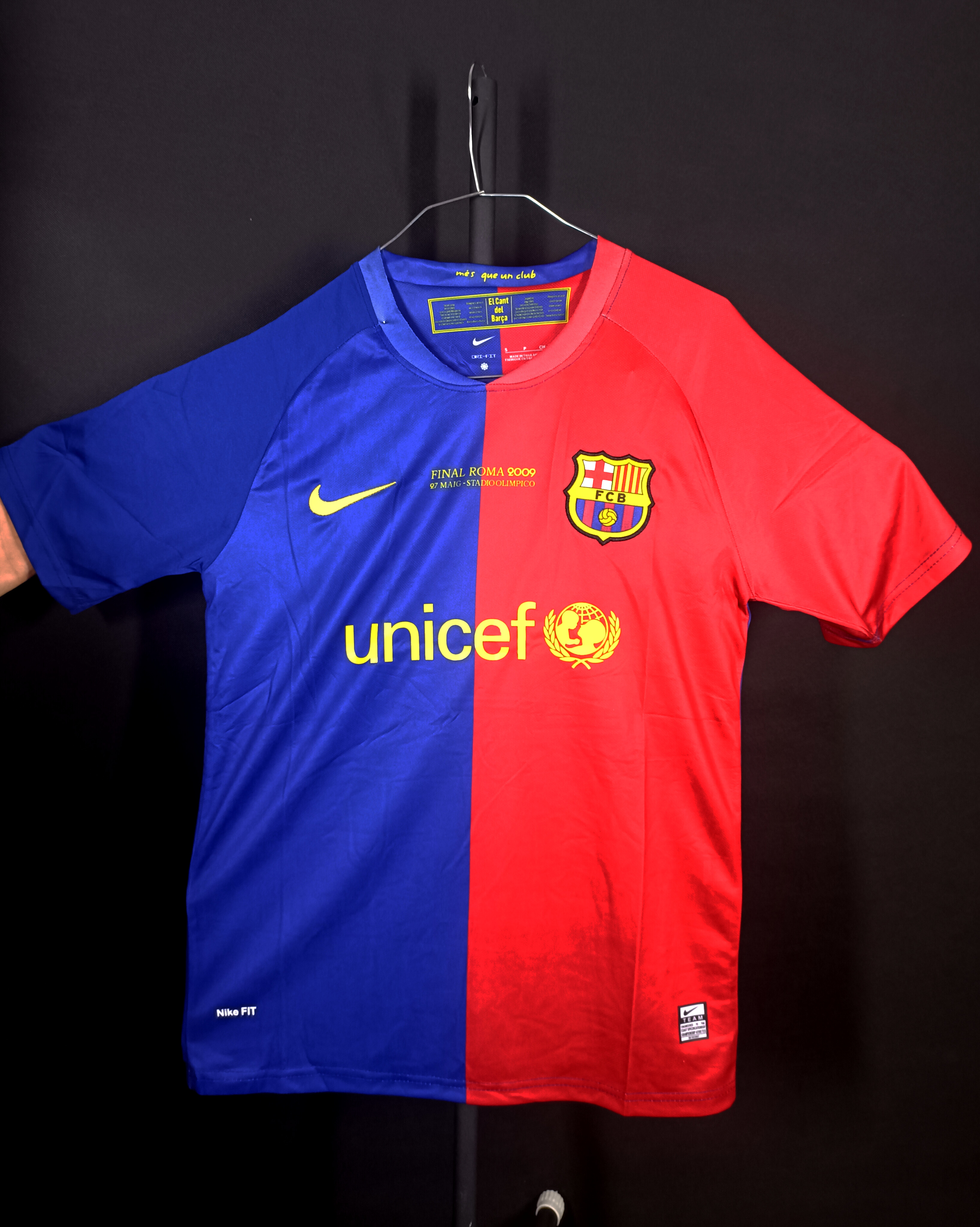 کیت کلاسیک ۲۰۰۹ بارسلونا همراه با شورت _ ارسال رایگان