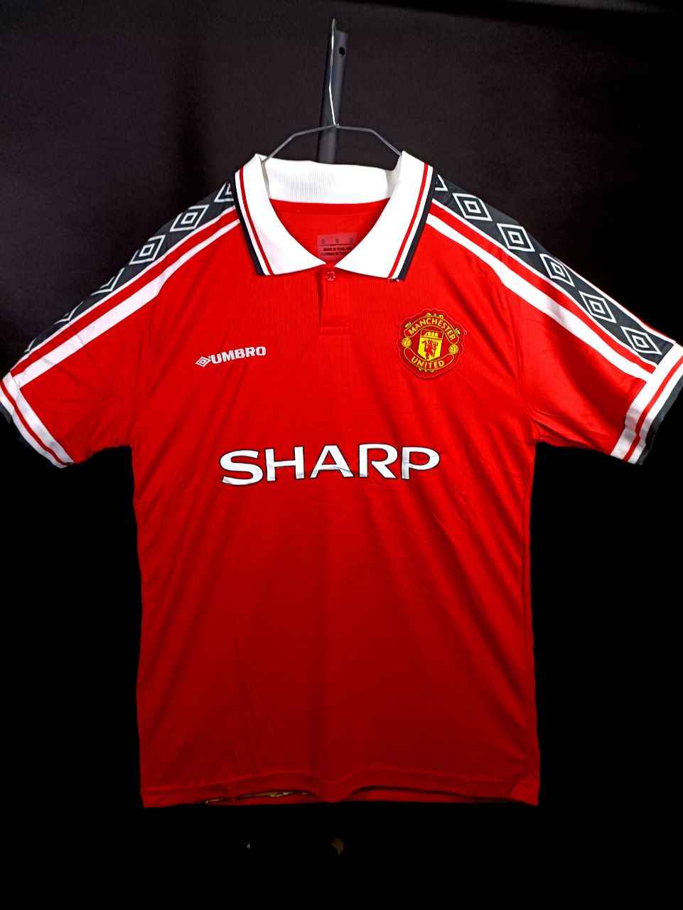 کیت کلاسیک منچستریونایتد 1999 همراه با شورت _ ارسال رایگان